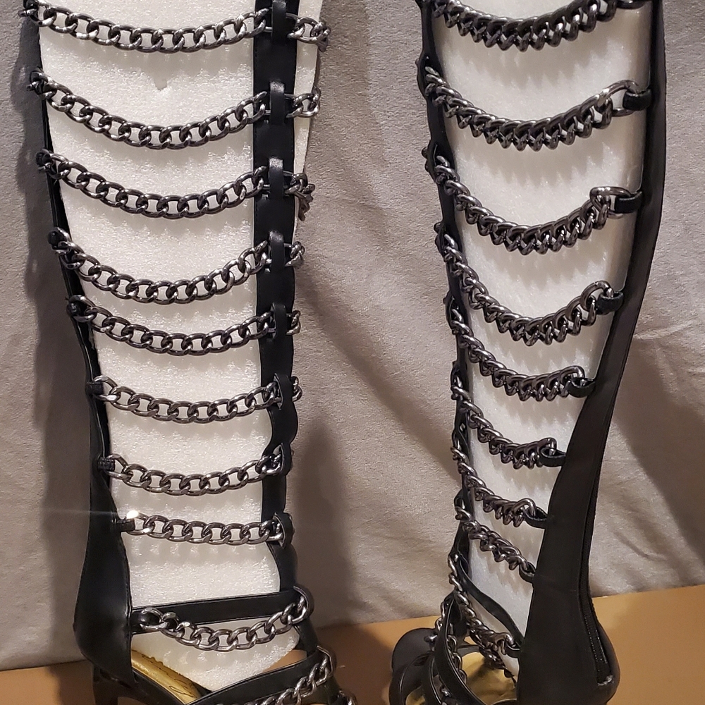 Privileged Crazy Chain Heels